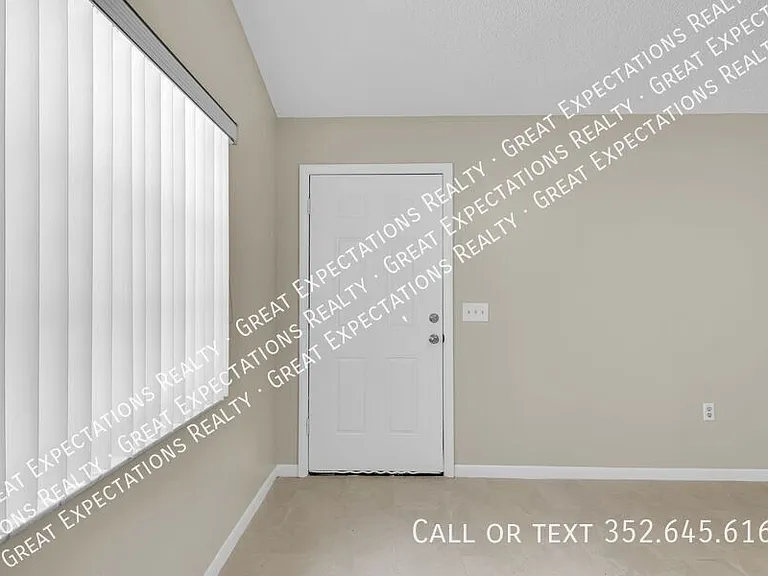 3381 NE 56th Ave — Photo 2