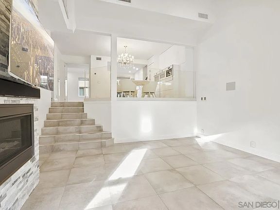 4th image of 3211 Caminito Eastbluff Unit 11