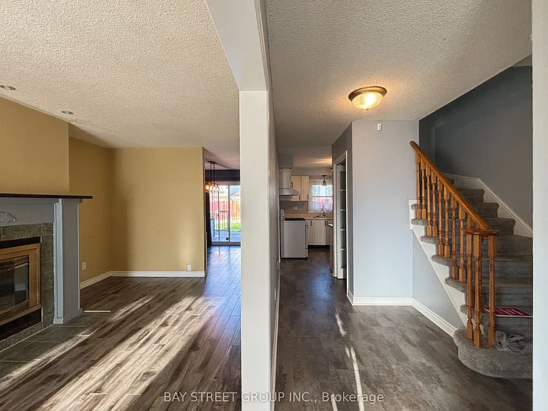 27 Lindsay Ct — Photo 7