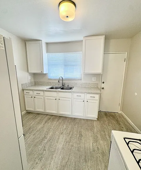 1128 E Lexington Dr #6 — Photo 4