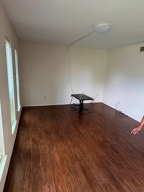 2 bed, 1.5 bath, 1160 sqft, $1,650 — Photo 2