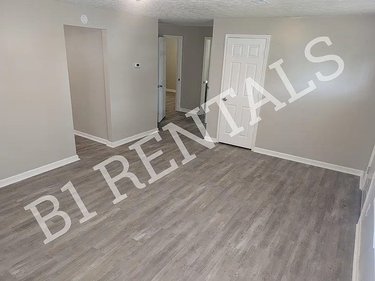1020 Bennett St — Photo 4