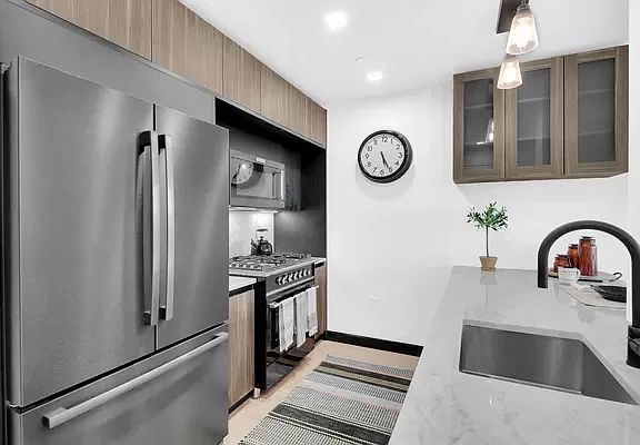 4th image of 5-33 48th Ave #6M