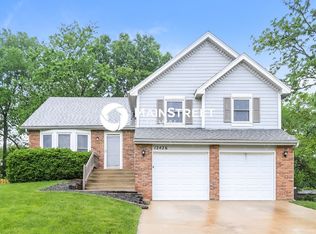 12426 S Ortega Dr, Olathe, KS 66062