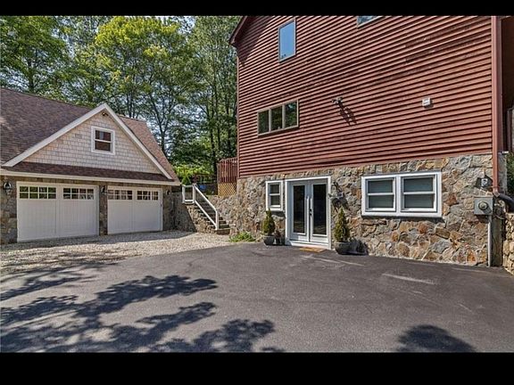 4th image of 2811 Ogden Dr