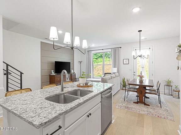 4th image of 8413 Whisper Ln