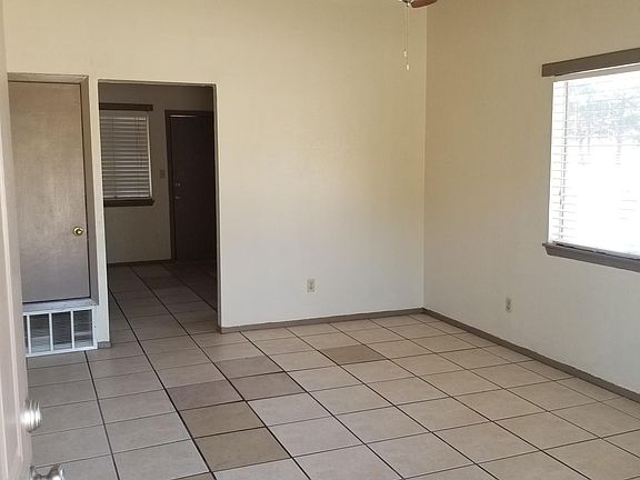 5th image of 300 Montana Ave APT 11
