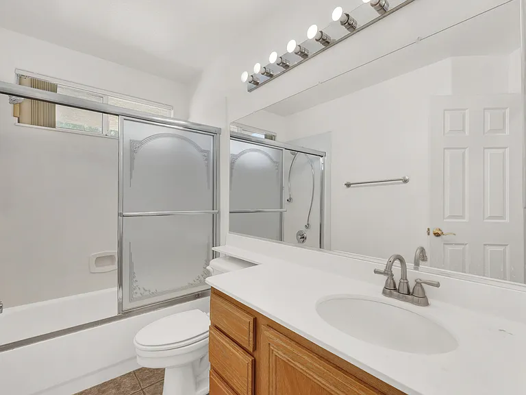 #GuardianRealty 224 Emerlad Vista Way Summerlin Rental Home guest bath_08142025