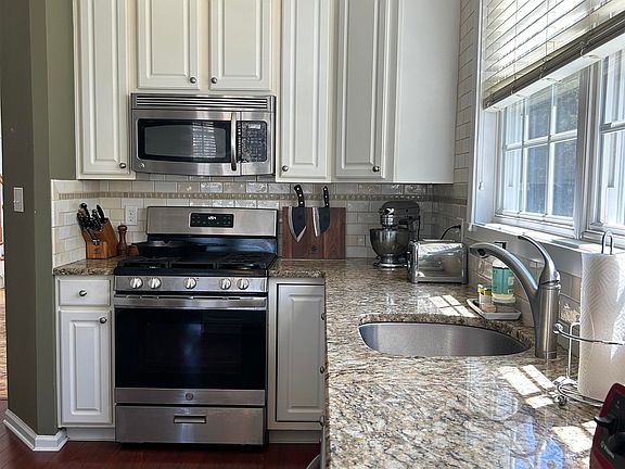 5th image of 602 Turnberry Ct #602