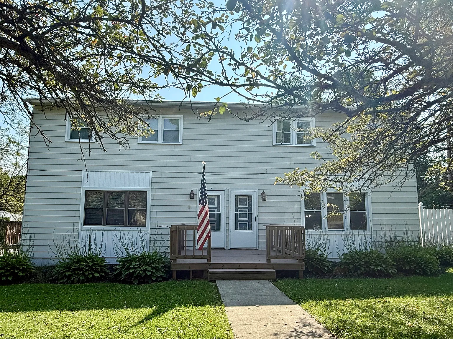 3 bed, 1350 sqft, $1,750 — Photo 2