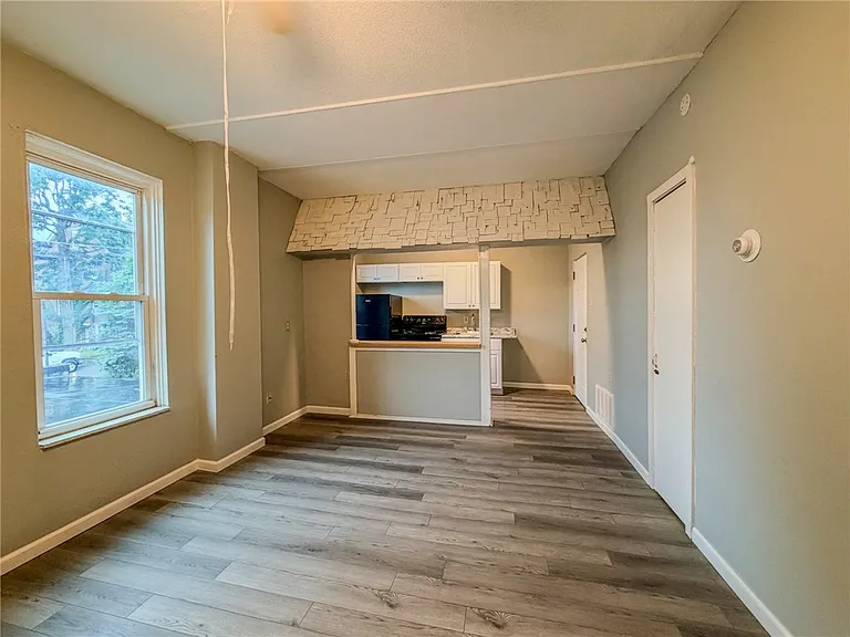 548 Hansen Ave #3 — Photo 11