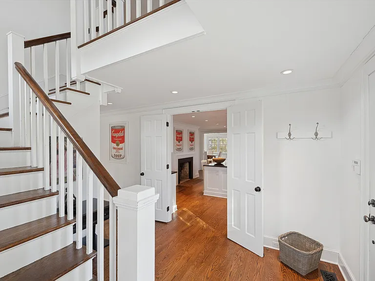 34 Post Ln — Photo 3