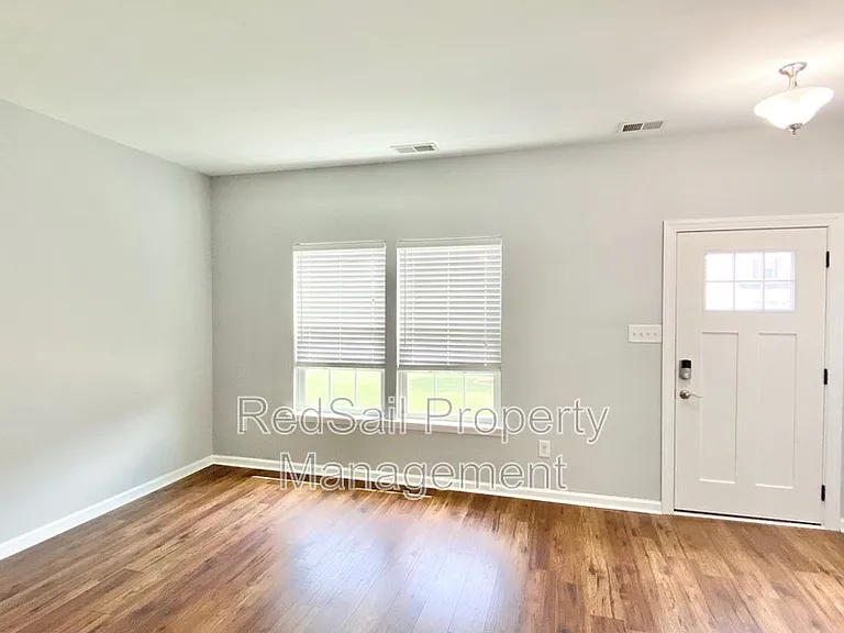642 Kelso Dr — Photo 4