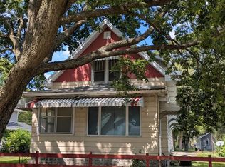 411 Argyle St, Waterloo, IA 50703