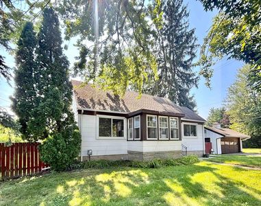 105 S Monroe St, Blissfield, MI, 49228