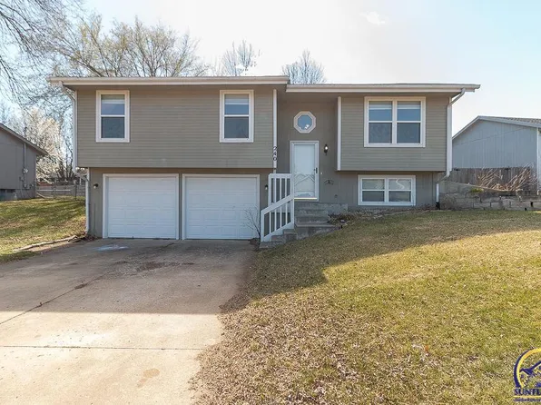 240 Park Dr, Auburn, KS 66402