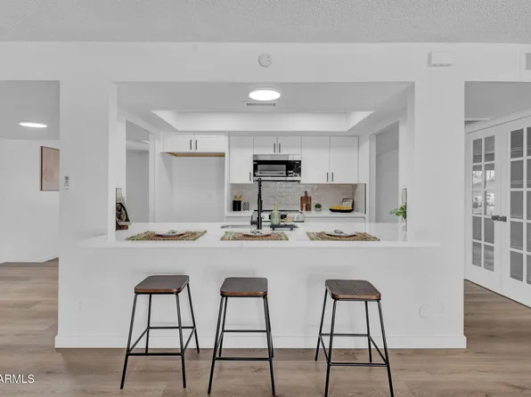 5215 W Hearn Rd, Glendale, AZ 85306