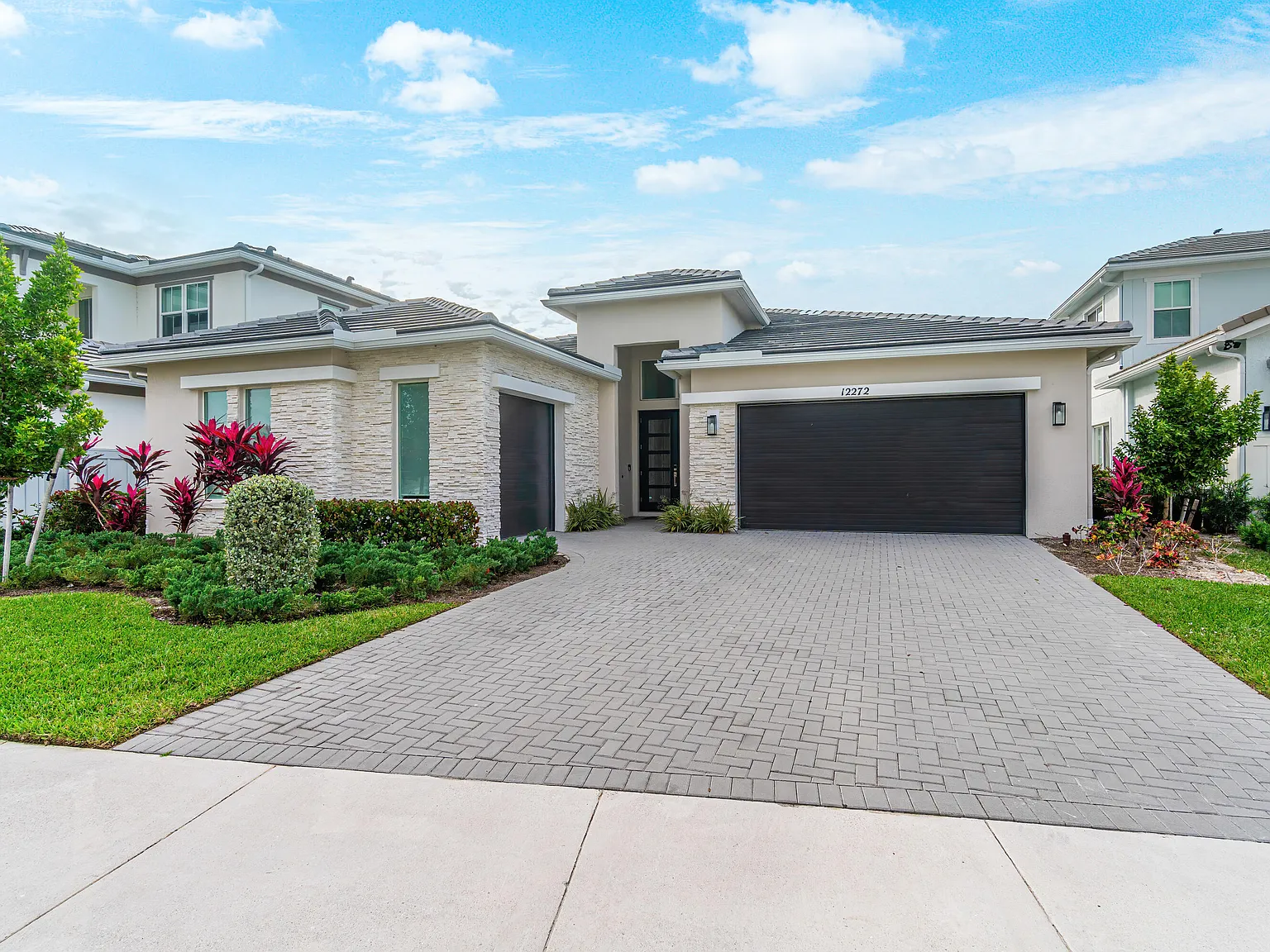 3 bed, 2.5 bath, 2879 sqft, $6,800 — Photo 3