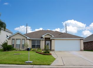 18 Lake Elizabeth Ct, Harvey, LA 70058