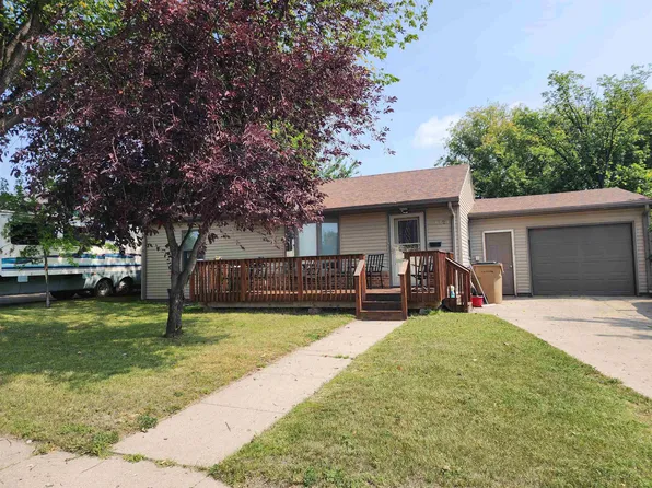 1721 6th St SW, Minot, ND 58701