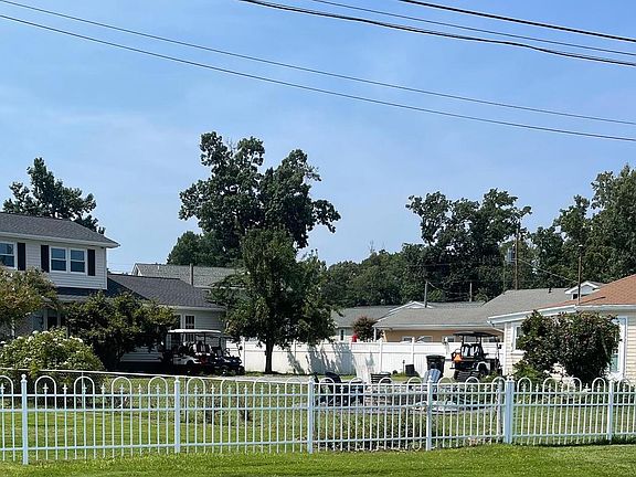 4th image of 1519 Irving Ave