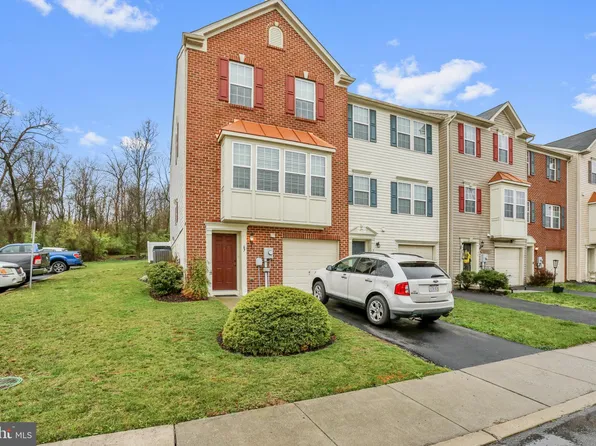 67 Tidewater Ter, Falling Waters, WV 25419