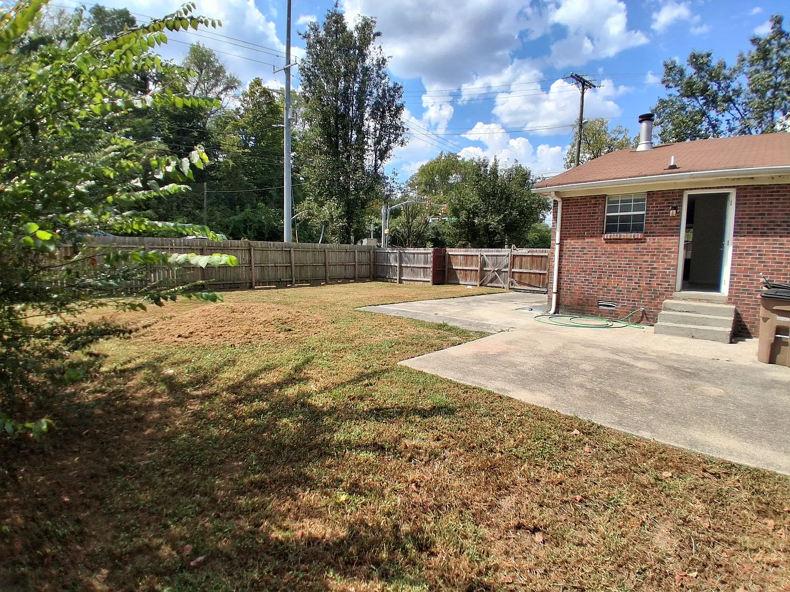 2 bed, 975 sqft, $2,000 — Photo 2