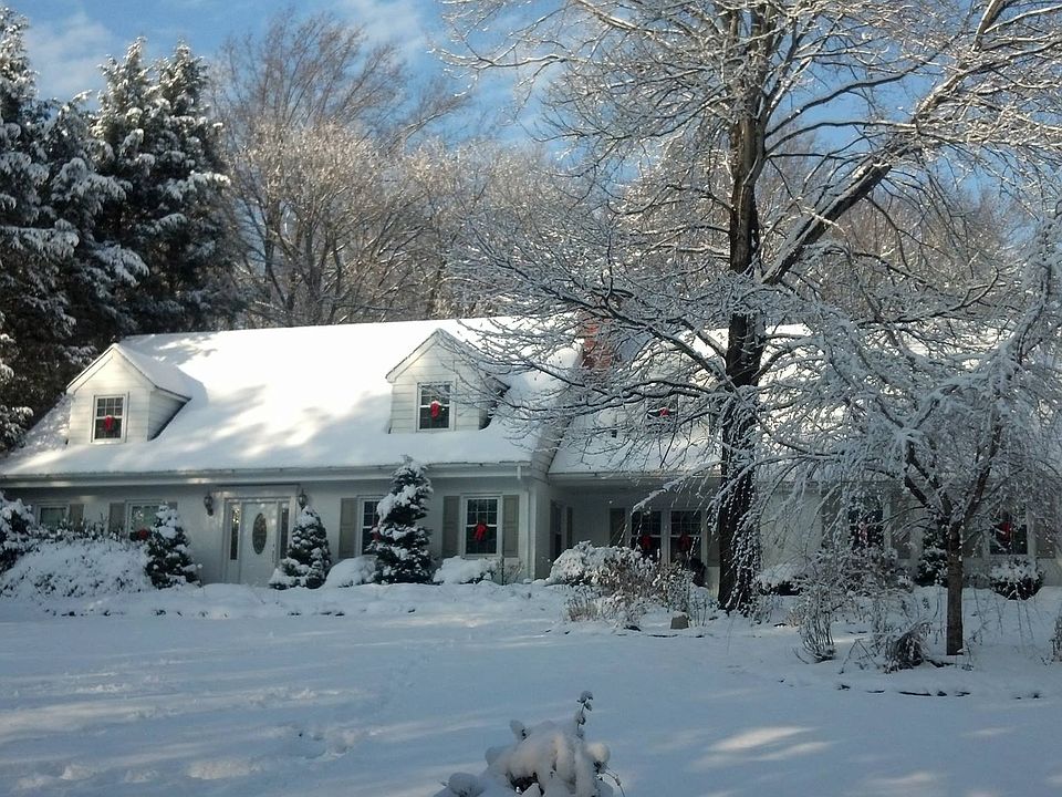 2nd image of 18 Carriage Ln