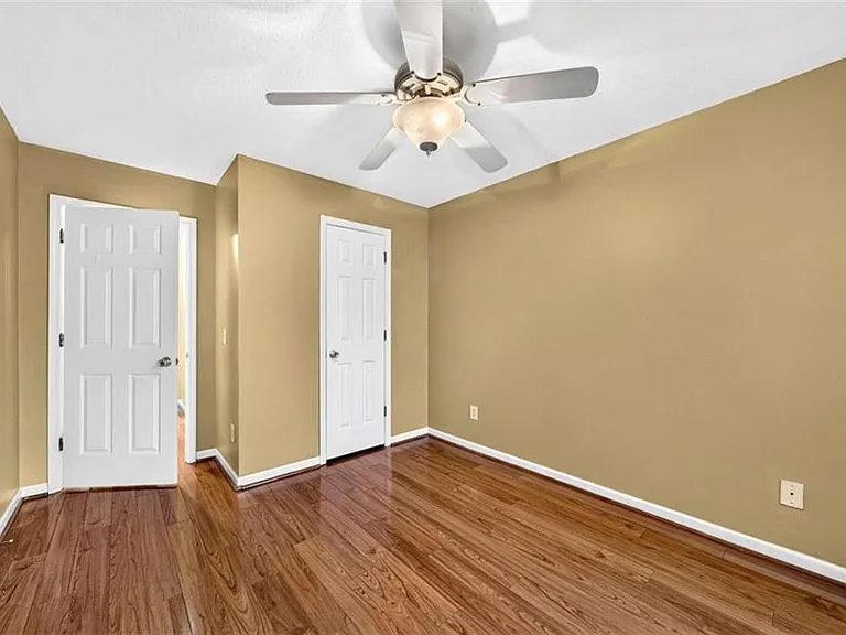 744 W Vincent Dr — Photo 32