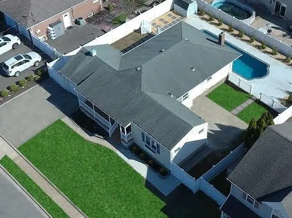 212 N Poplar Street, Massapequa, NY 11758