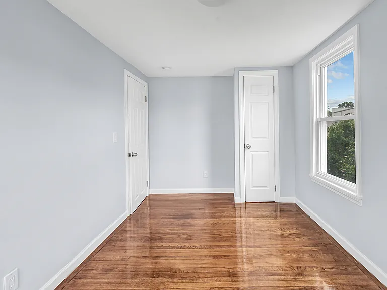 25-27 Myrtle St #25 — Photo 13