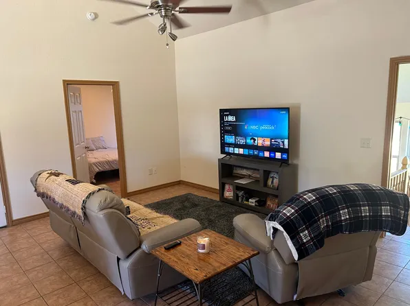 44 River Blf #B, Castroville, TX 78009