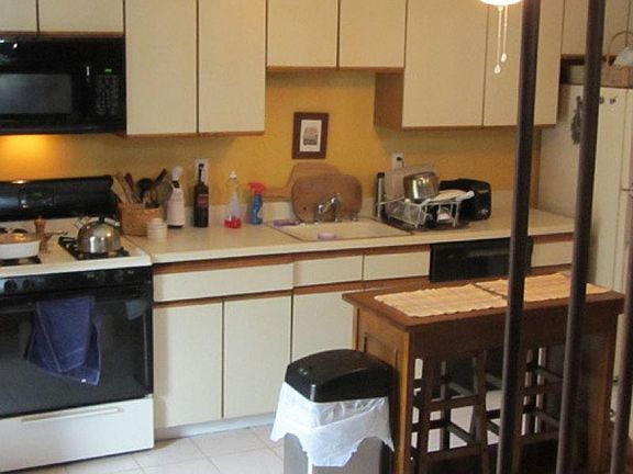 EAT IN KITCHEN