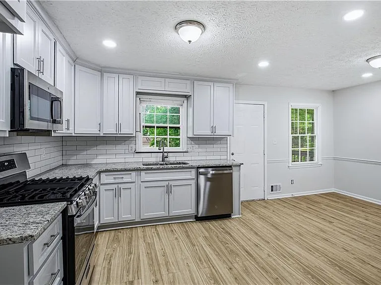 1600 Sugar Plum Dr SW — Photo 8