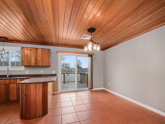 3rd image of 190 Gladstone St #2