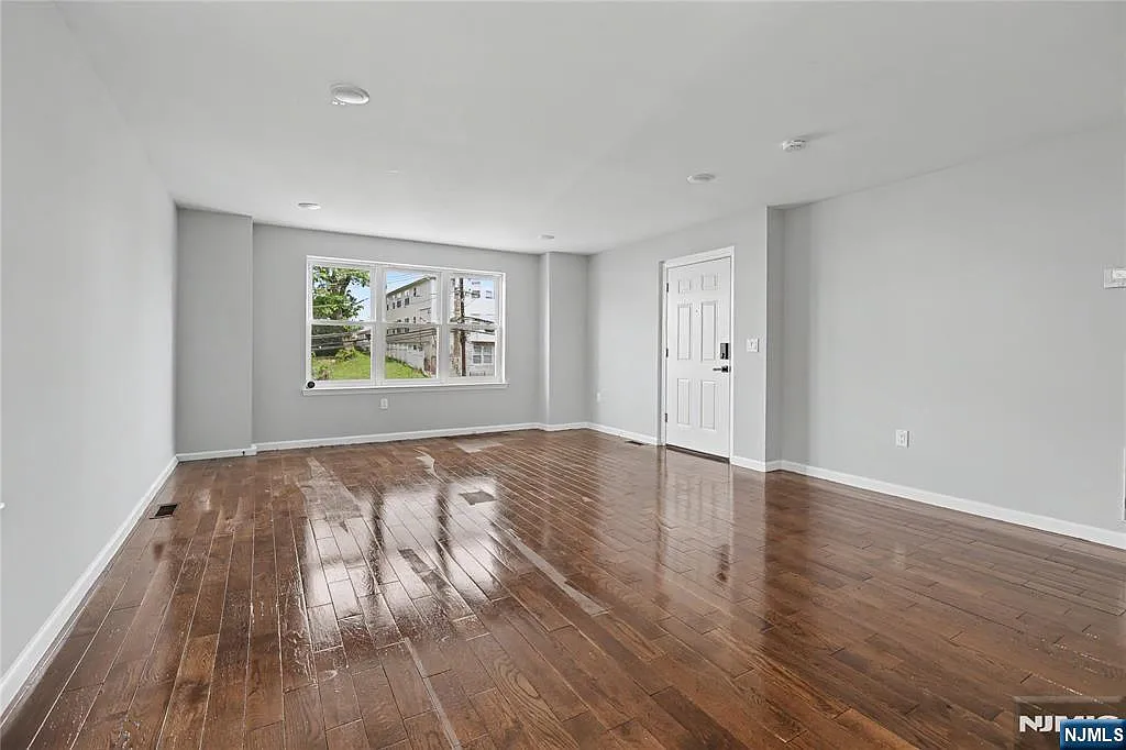 3 bed, 2.0 bath, $3,000 — Photo 3