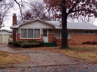 921 Manor Rd, Salina, KS 67401