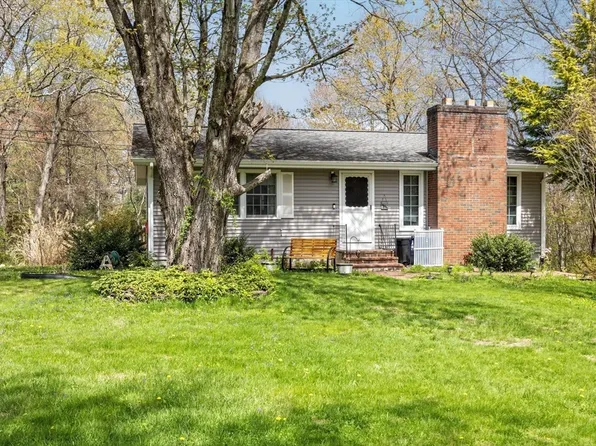11 Grandview Ave, Granby, MA 01033