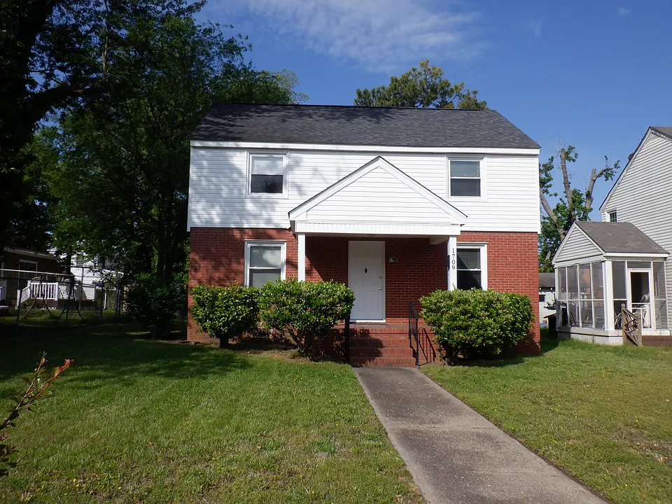 1709 Oak Ave
