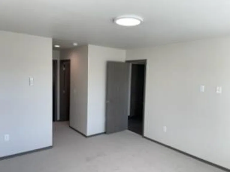 Modern design 3 bed, 2.5 bath duplex Available July 10th! — Photo 15