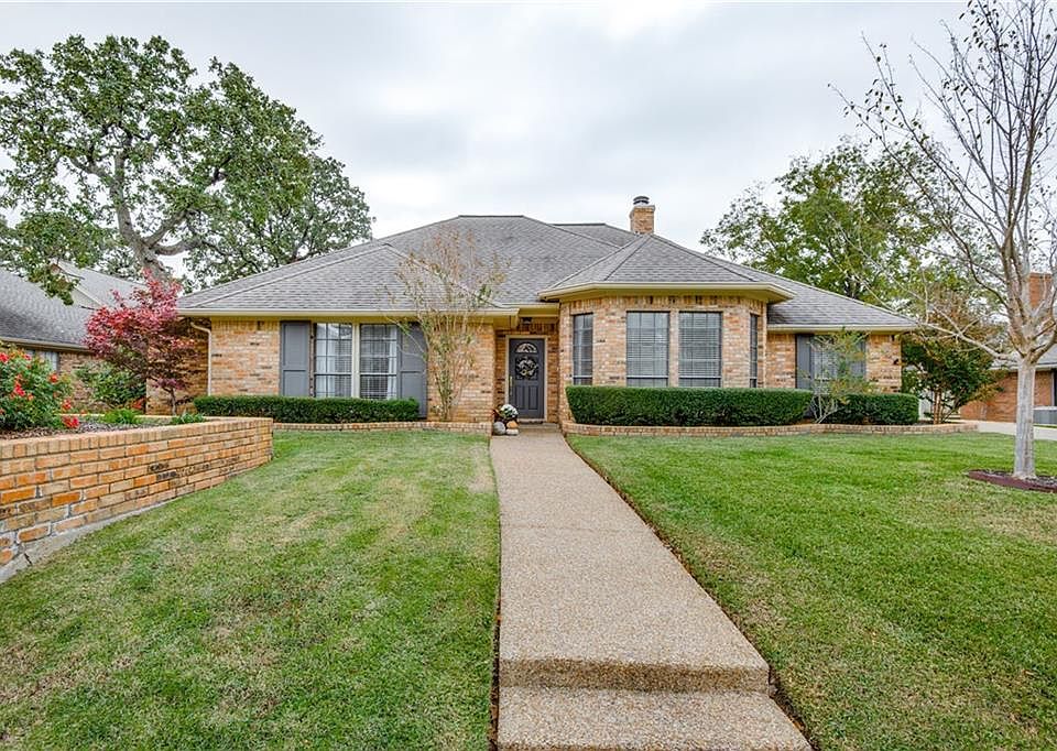 1st image of 2216 Pine Thicket Ln