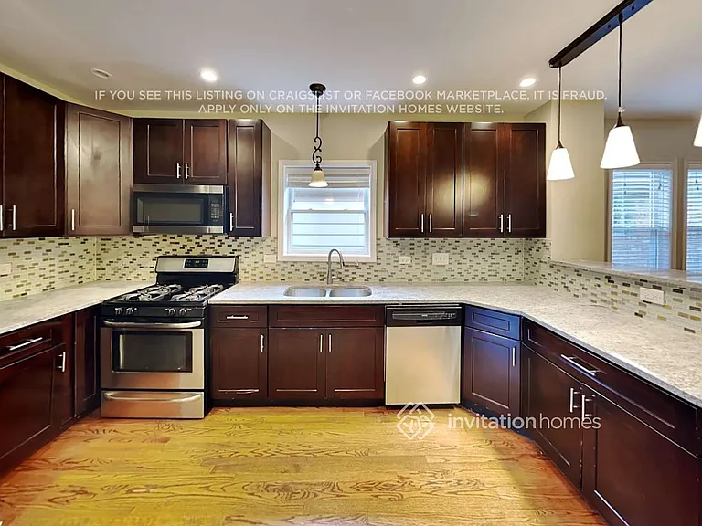 1939 N Sayre Ave — Photo 14