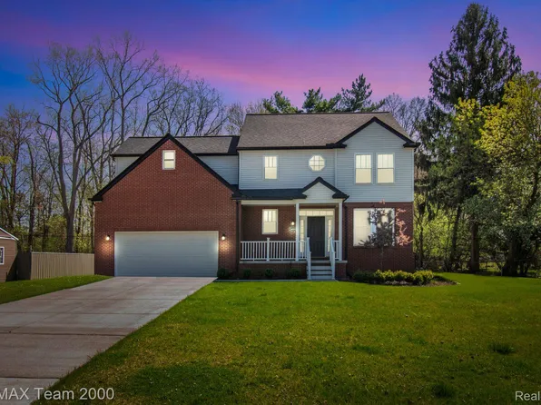 24050 Sunnypoint Dr, Southfield, MI 48033