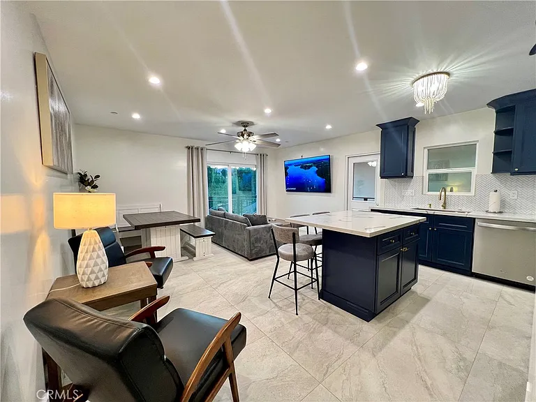 23443 Balmoral Ln — Photo 12