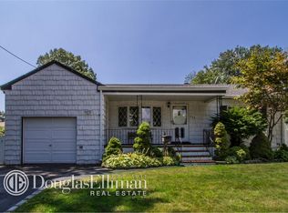 433 N Greene Ave, Lindenhurst, NY 11757