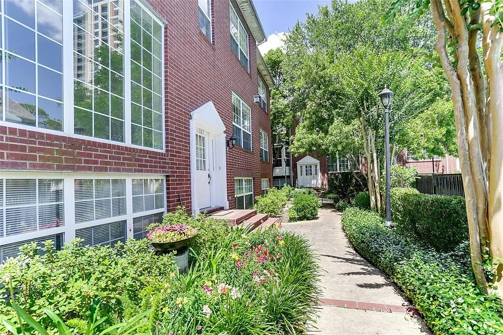 3 bed, 3.5 bath, 2140 sqft, $3,200 — Photo 4