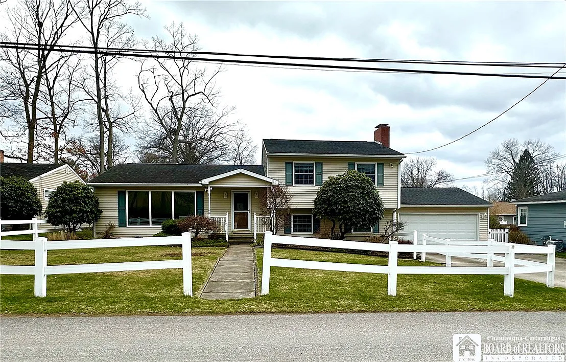 1693 Park St photo 1