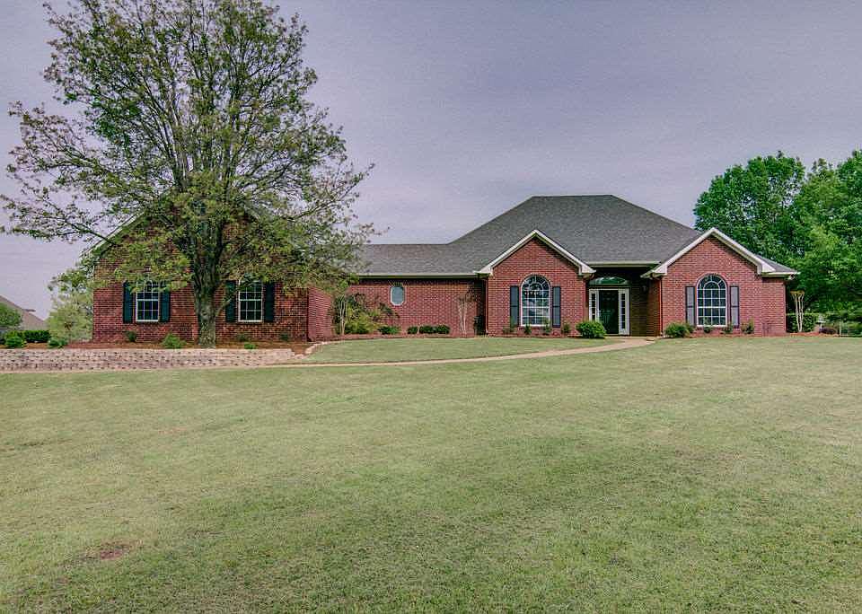1st image of 8210 Quail Hollow Dr