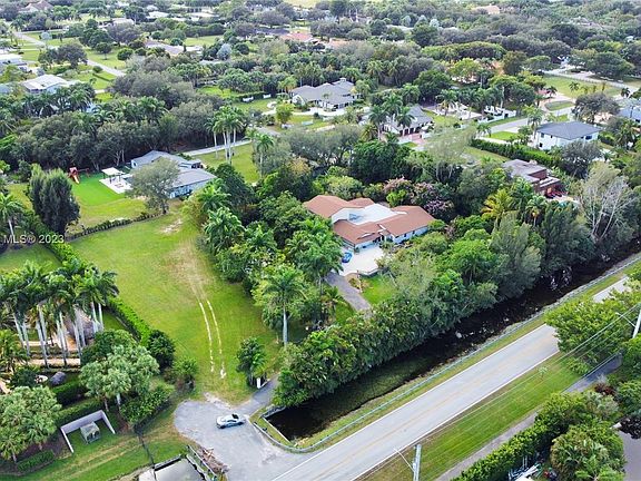 3rd image of 11500 SW 26th St