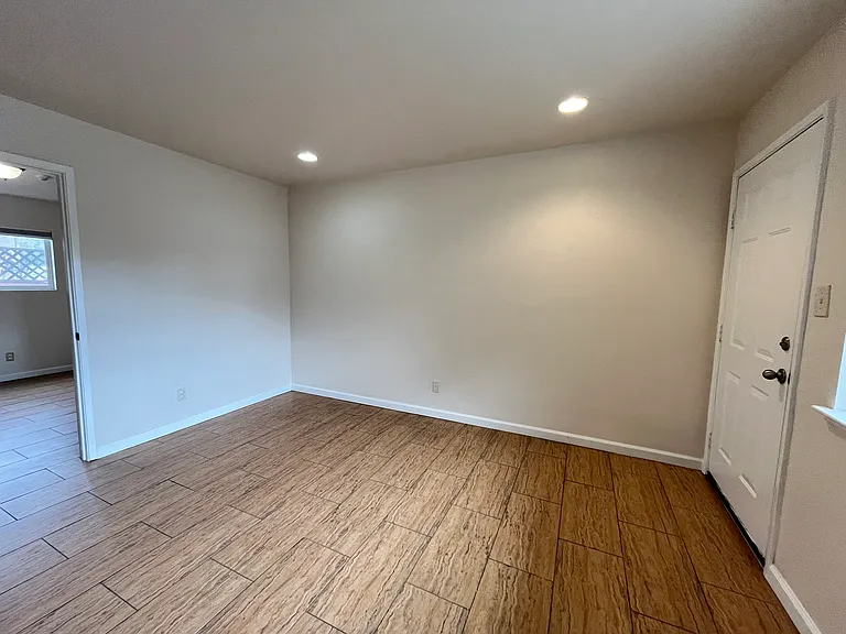 1120 Yulupa Ave #4 — Photo 1
